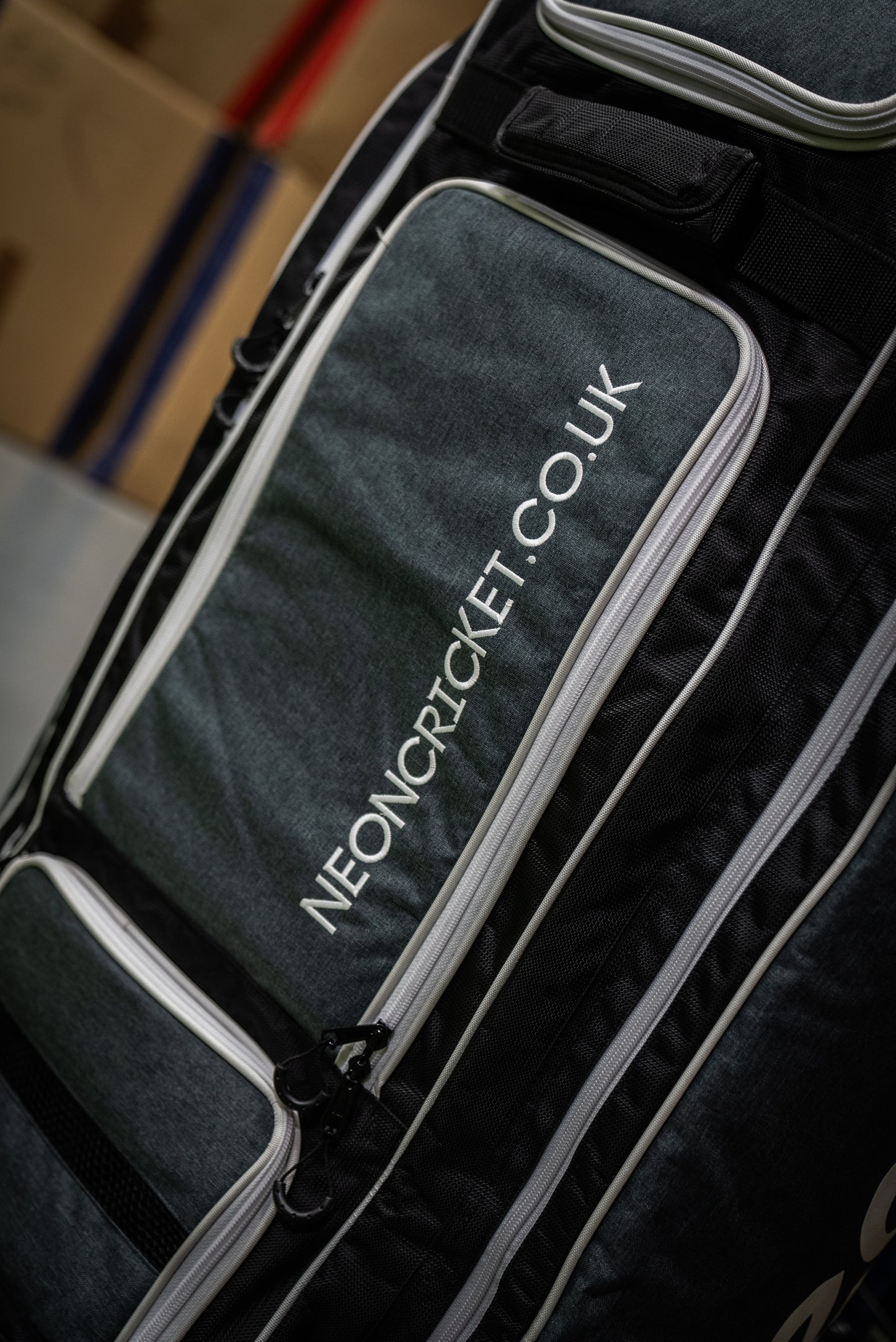 Pro Players Stand Up Wheelie Duffle Bag