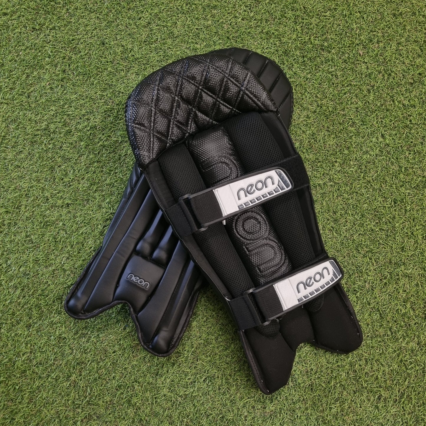 Pro Players Wicket Keeping Pads - Black Edition