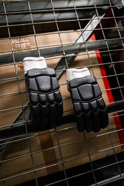 Junior Pro Batting Gloves - Black Edition