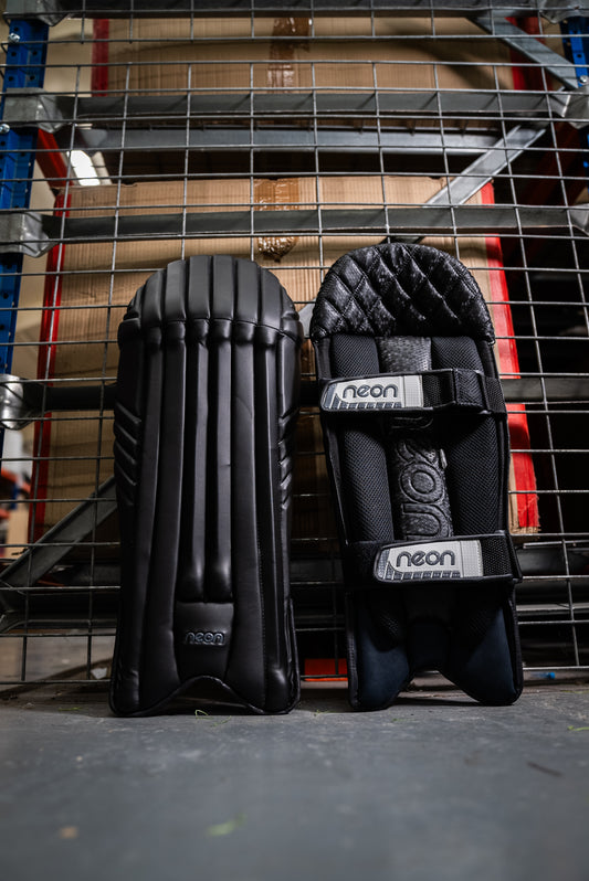 Pro Players Wicket Keeping Pads - Black Edition