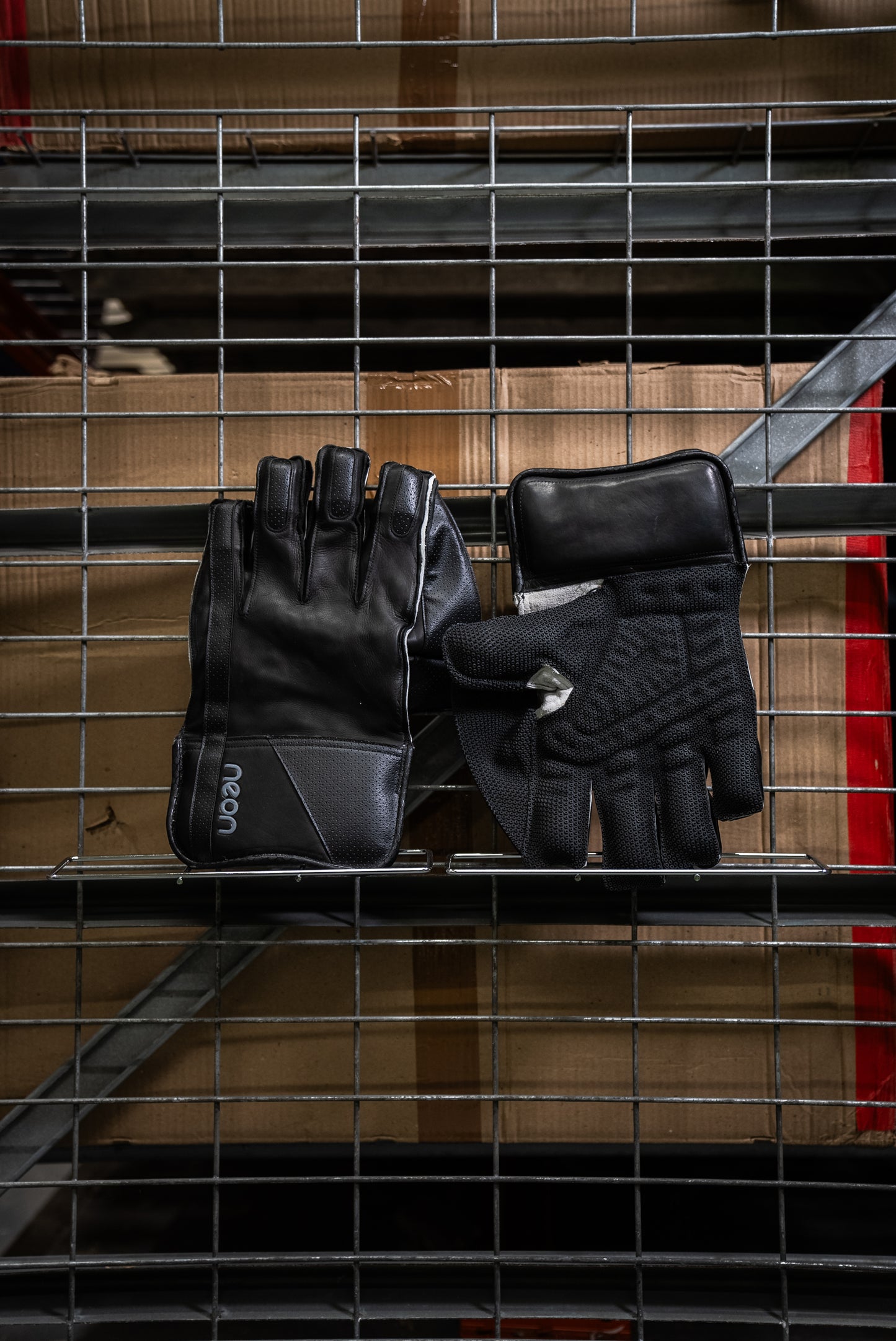 Pro Players Wicket Keeping Gloves - Black Edition