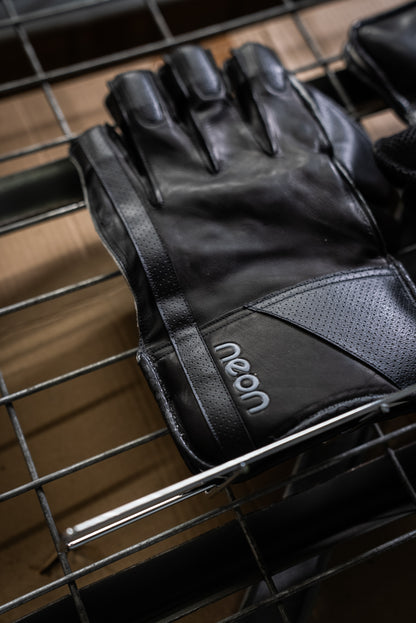 Pro Players Wicket Keeping Gloves - Black Edition