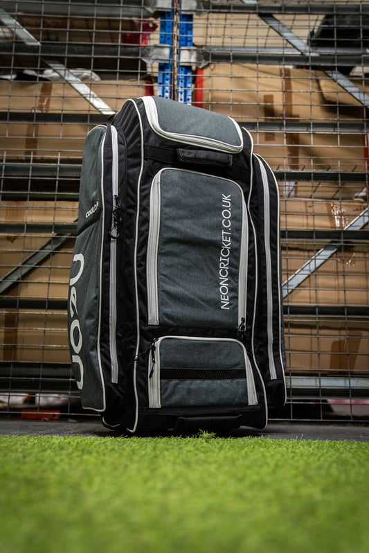 Pro Players Stand Up Wheelie Duffle Bag