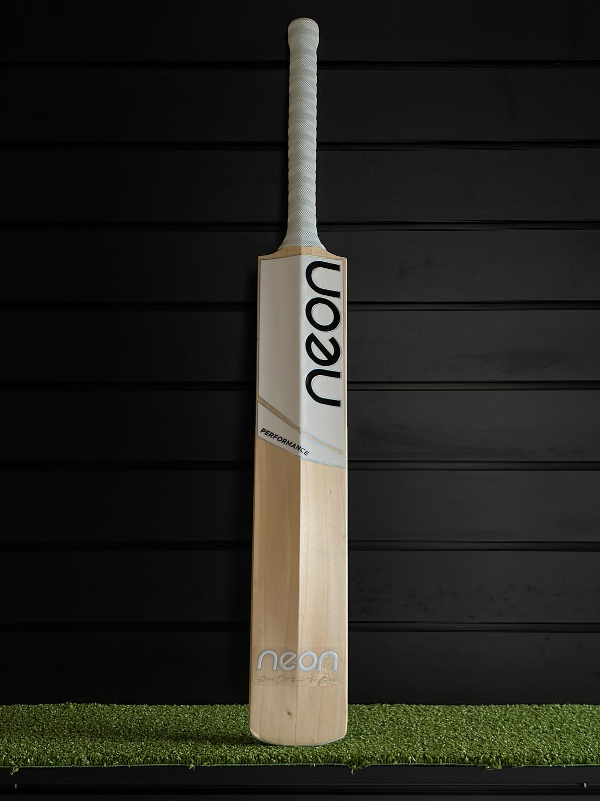 Performance SH | Neon White | 2lb 9.7oz | Knocked-In