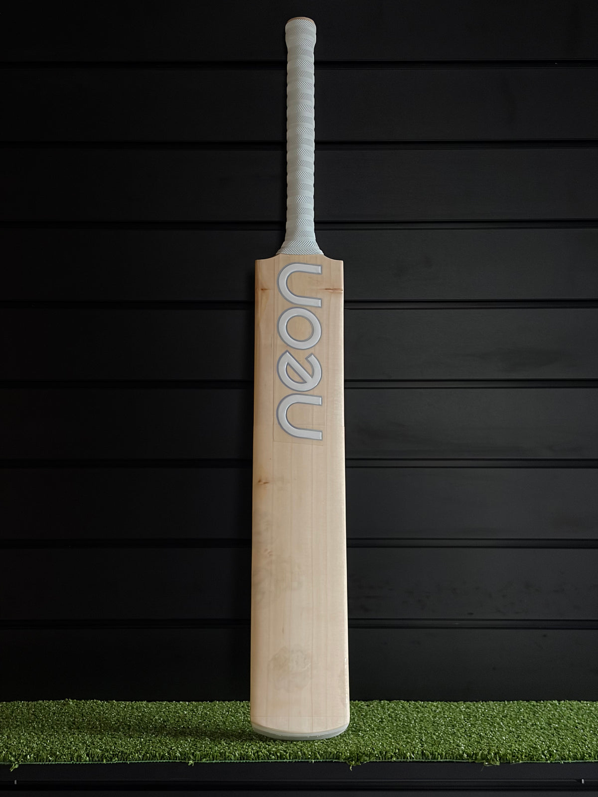 Performance SH | Neon White | 2lb 9.7oz | Knocked-In